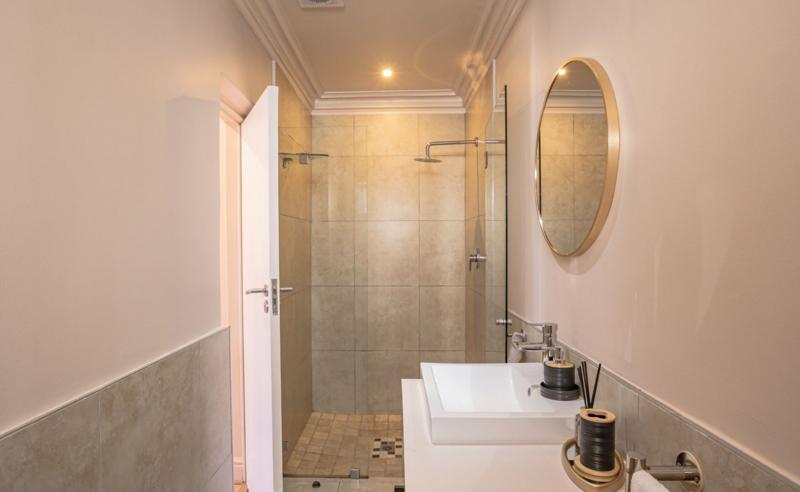 1 Bedroom Property for Sale in Sea Point Western Cape